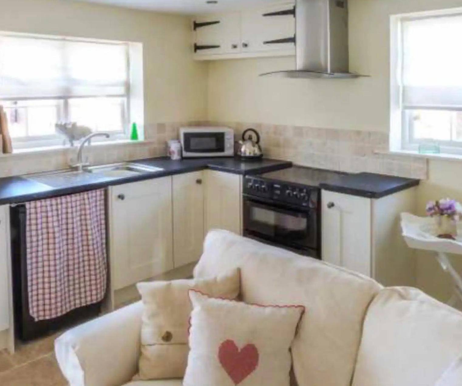 Beech ~ Close To York ~ Cozy Rural Holiday home Stamford Bridge
